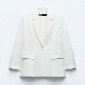 BLAZER WITH SHOULDER PADS. NWT